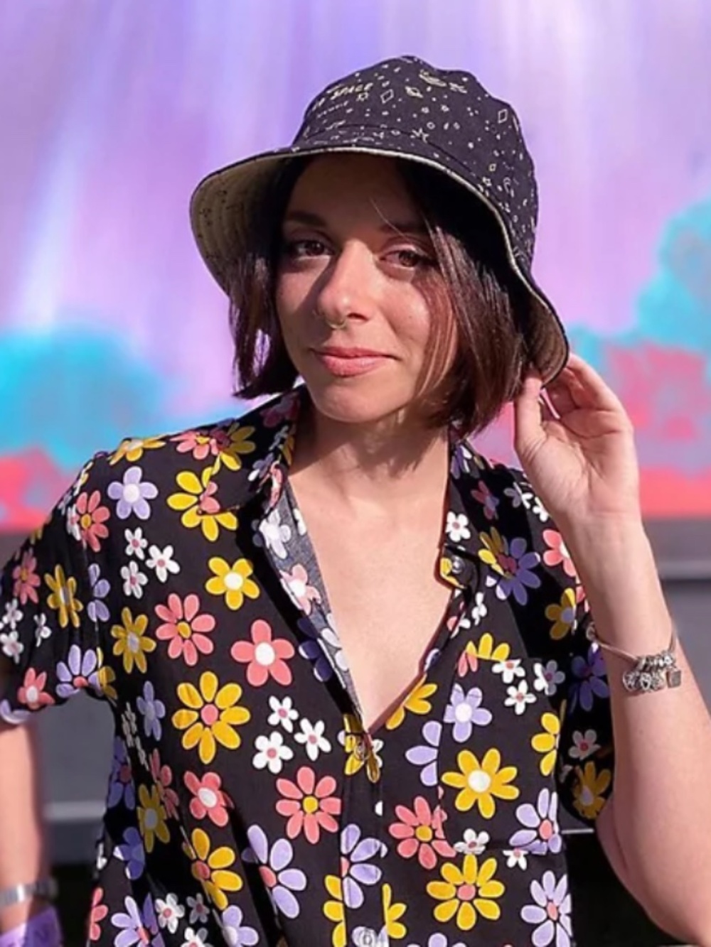 Melodie I Need Space Reversible Black and Tan Bucket Hat - Picture 2 of 7